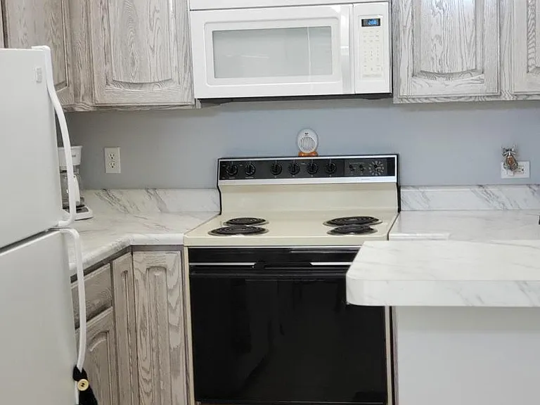 1650 Smoketree Ave S #232 — Photo 3