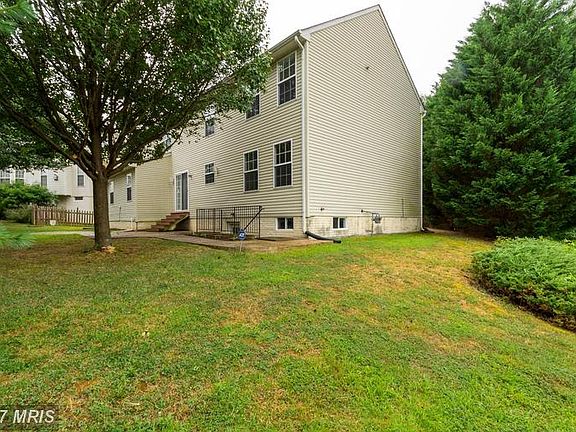Spacious Back Yard