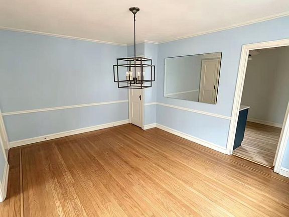 4th image of 6510 Oxford Ave