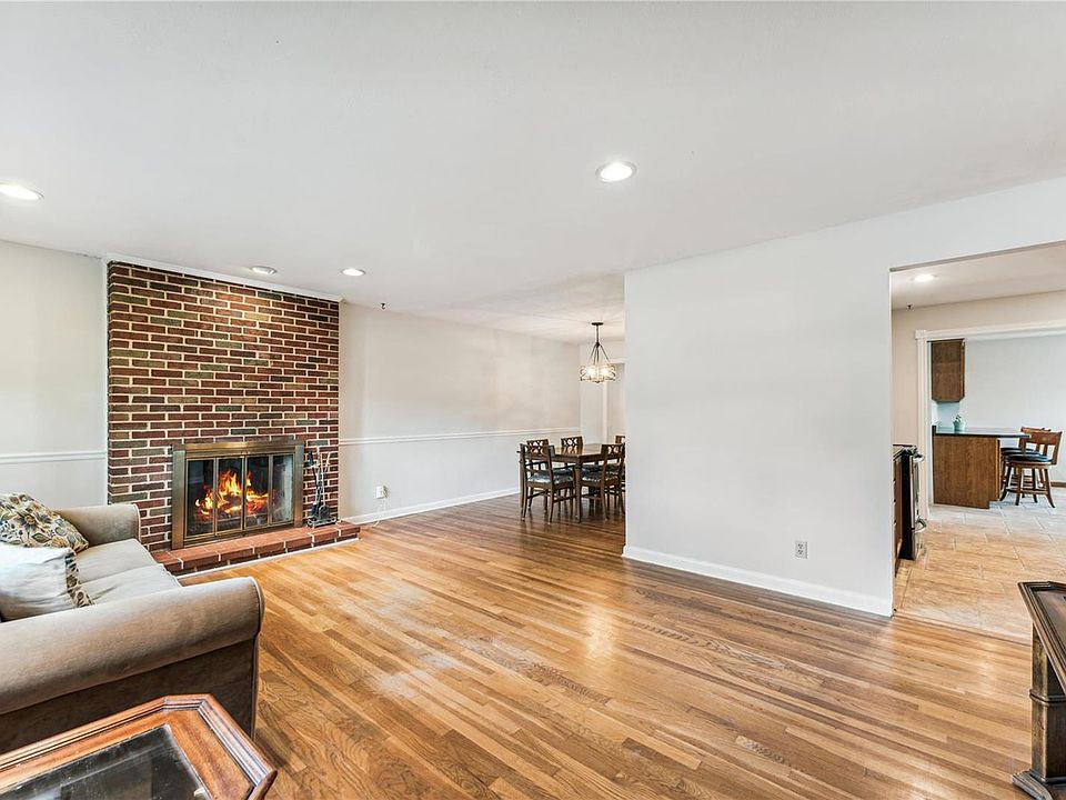 1st image of 601 Acorn Dr