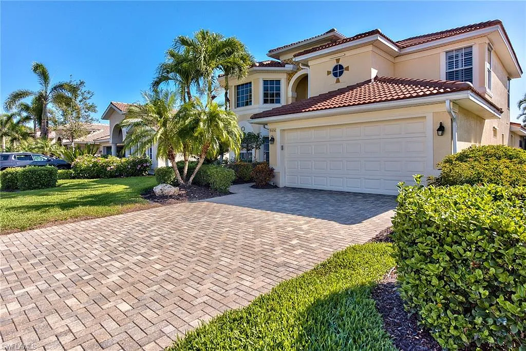 4 bed, 3.5 bath, 2696 sqft, $8,000 — Photo 2