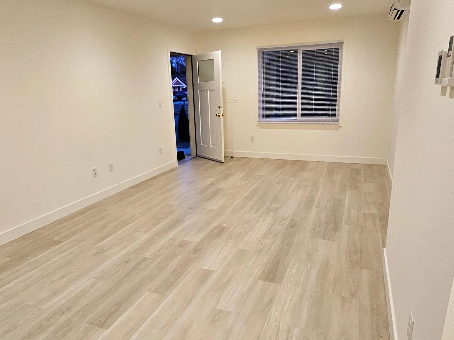 2 bed, 850 sqft, $1,600 — Photo 4
