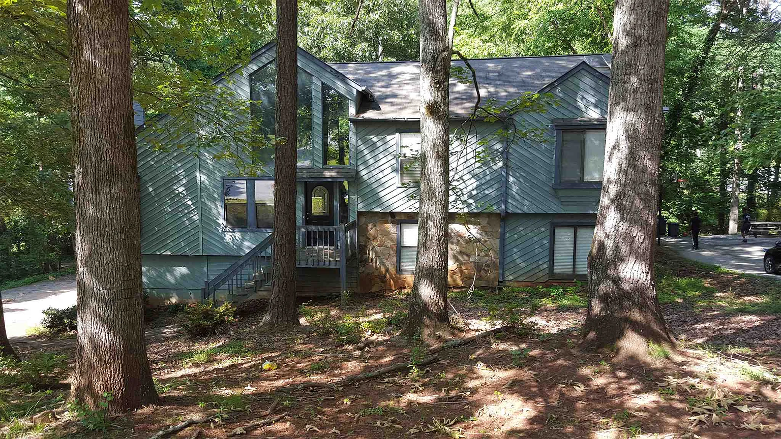 3278 Drummond Dr photo 1