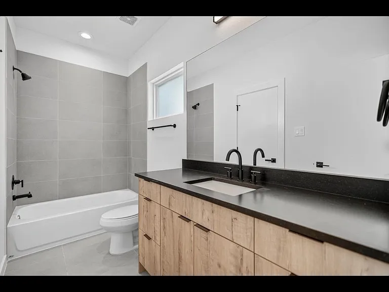 1016 W Patton St — Photo 3