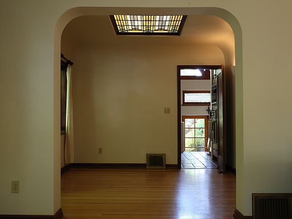 4th image of 1386 E Sherman Ave