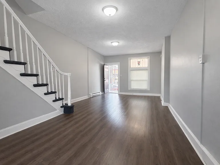 514 N Curley St — Photo 3