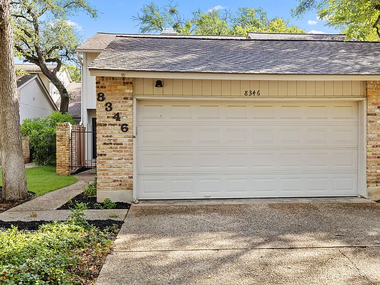 8346 Summerwood Dr — Photo 32