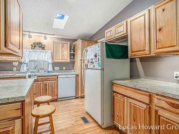 4th image of 13735 E West Ave