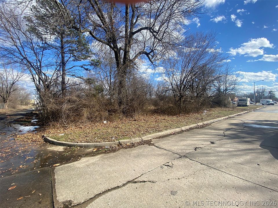 1st image of Chicago St