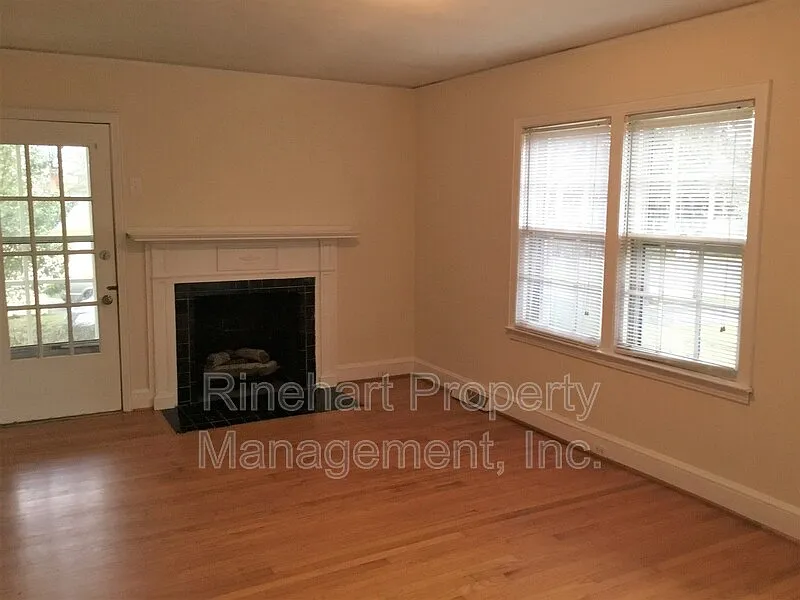 3 bed, 1.0 bath, 1268 sqft, $1,750 — Photo 2