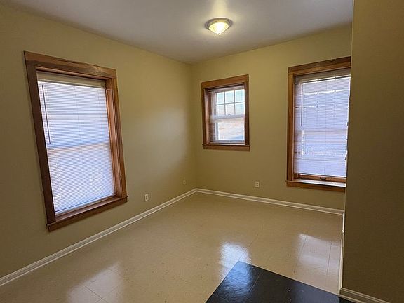 3rd image of 601 W Oak St #2