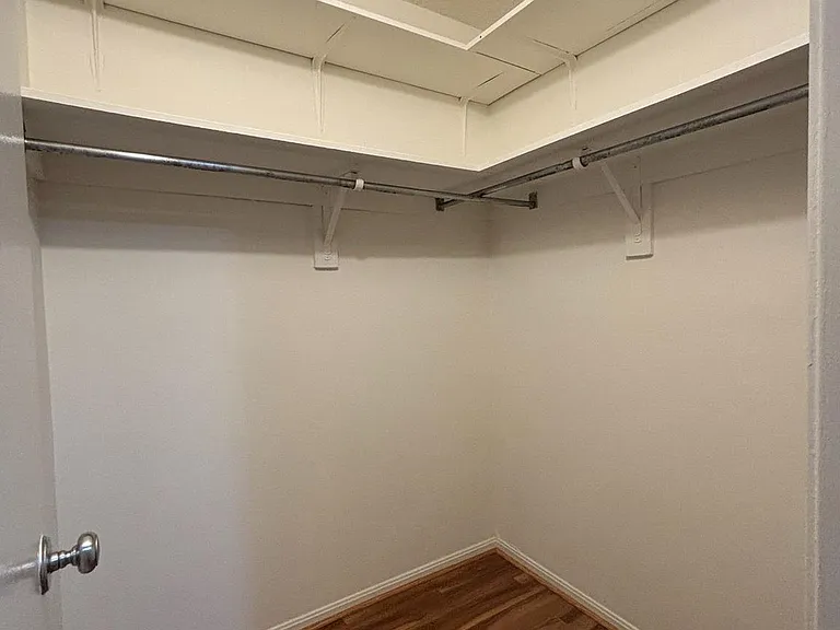 8370 Greensboro Dr #422 — Photo 12