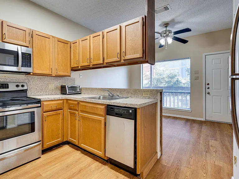 2210 Pearl St #203 — Photo 12
