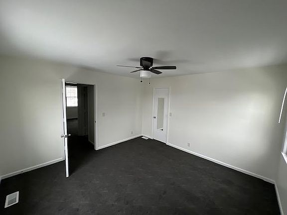 3rd image of 2835 Hillside Dr