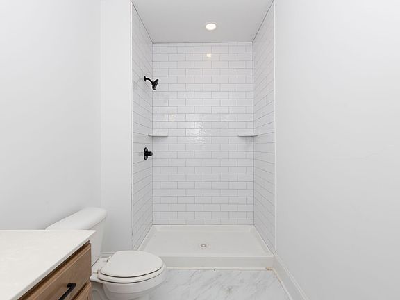 4th image of 3200 Holly Rd #201