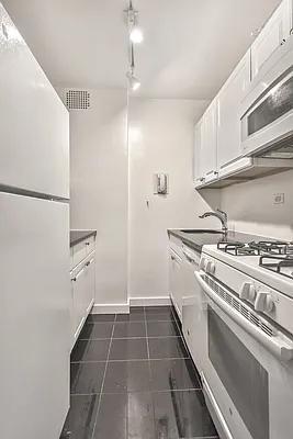 Rented by Compass | media 10