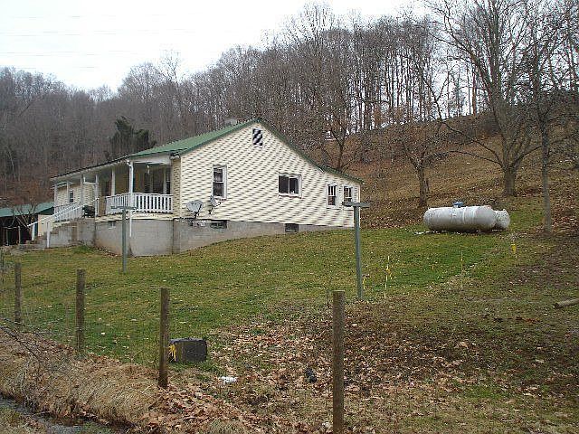 2nd image of 34 Eagles Nest Rd