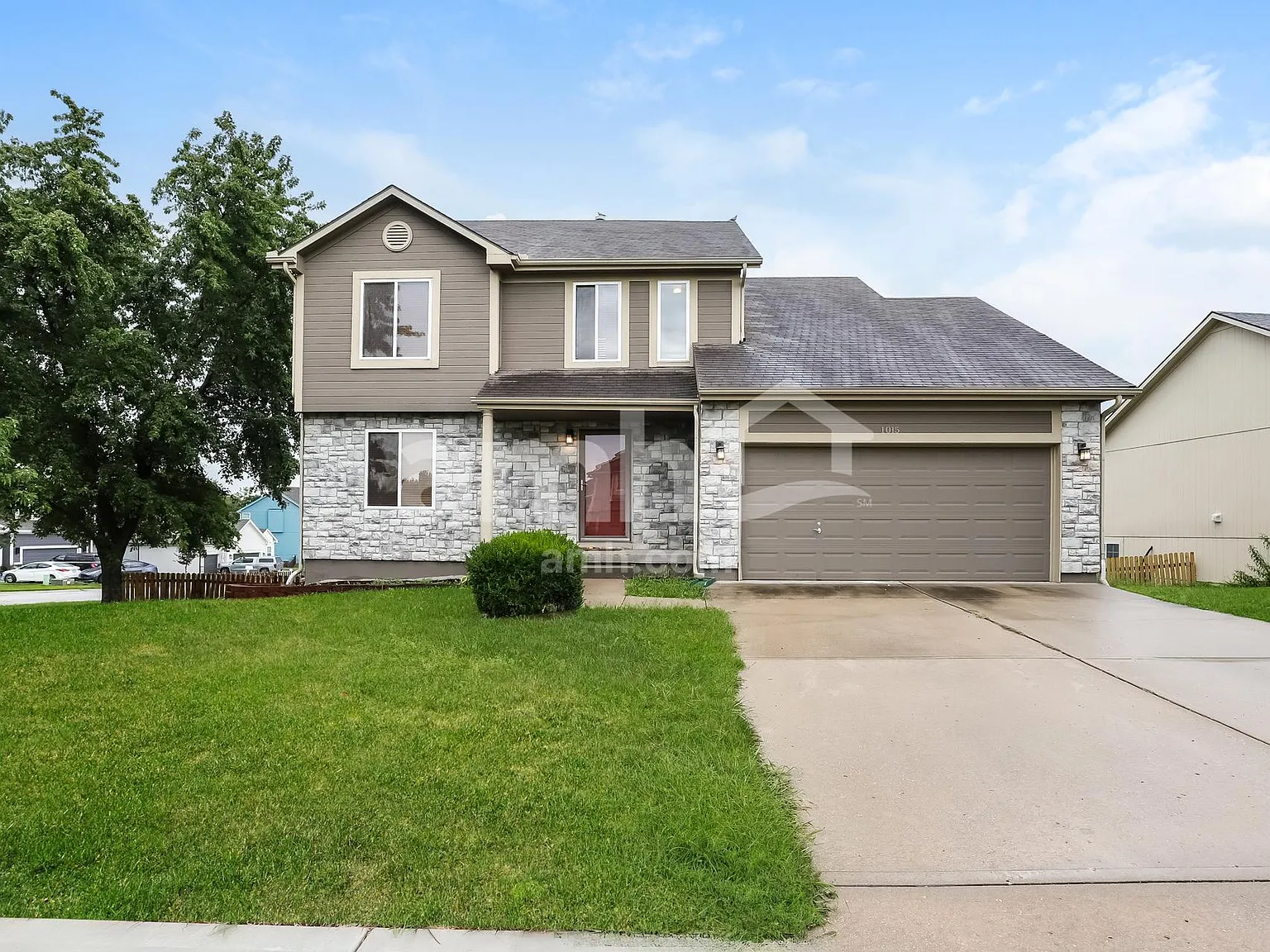 4 bed, 2.5 bath, 2602 sqft, $2,460 — Photo 1