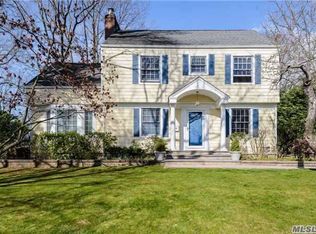10 Hilltop Rd, Port Washington, NY 11050