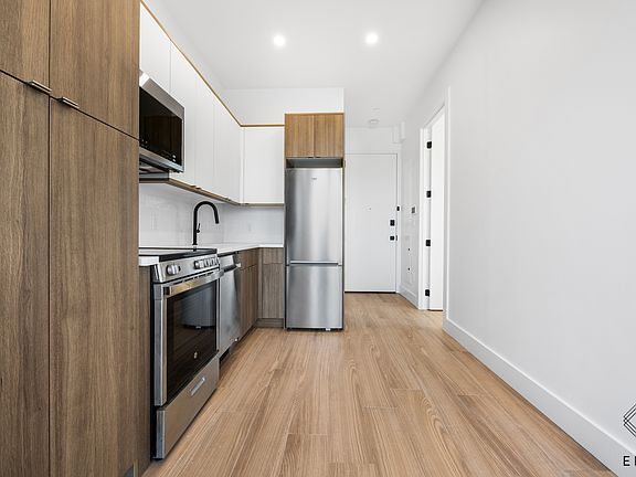 5th image of 379 Hawthorne St #5L