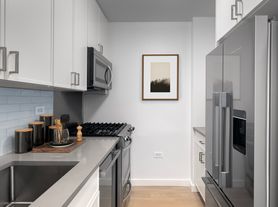 154 E 29th St
