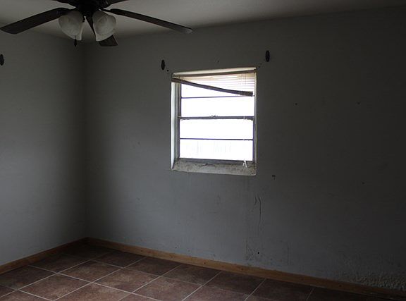 4th image of 1902 E California Ave