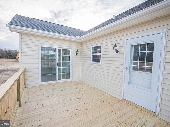 3rd image of 411 Creekside Trl