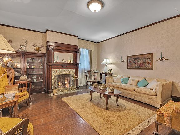 2nd image of 143 Arabella St