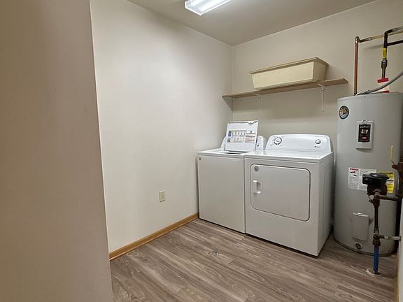 5th image of 4562 Arrowhead Dr #4