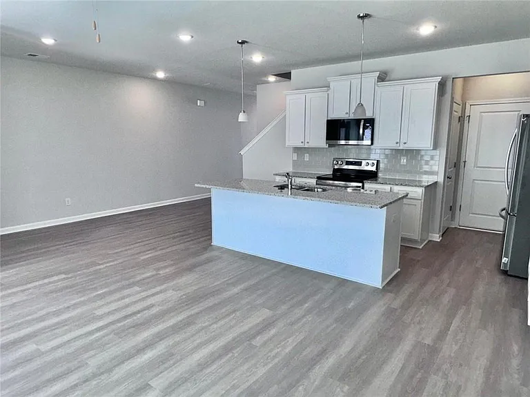 2618 Swan Lake Dr — Photo 7