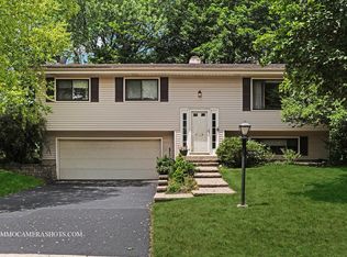 5818 Elm St, Lisle, IL