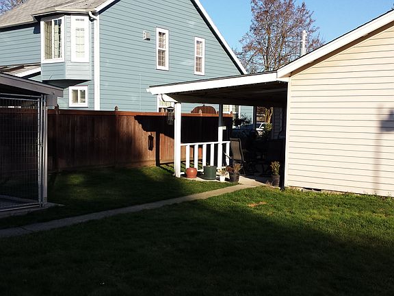 3rd image of 515 Sawyer St SE