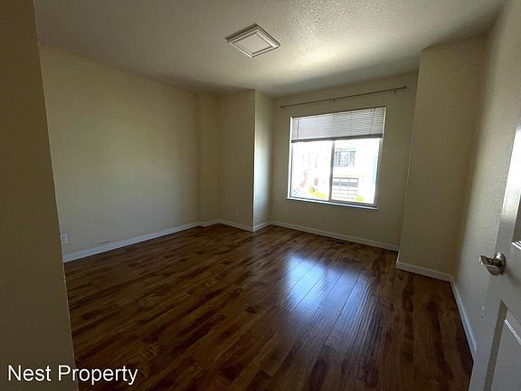 3rd image of 75 Vendome Ave #8