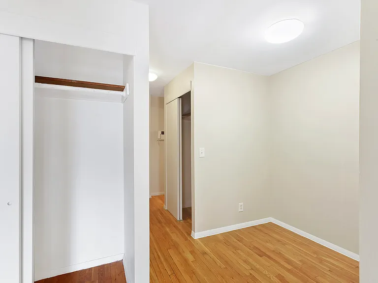 325 W 51st St #4C — Photo 4