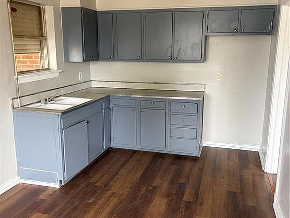 4th image of 1032 Michael St