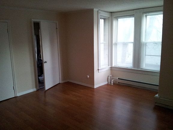 5th image of 669 Winslow Ave
