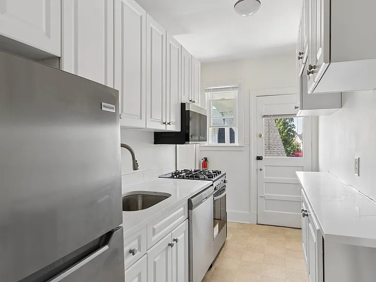 500 Park Ave #2E — Photo 6