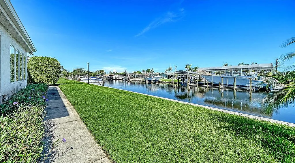 2 bed, 2.0 bath, 1078 sqft, $2,450 — Photo 1