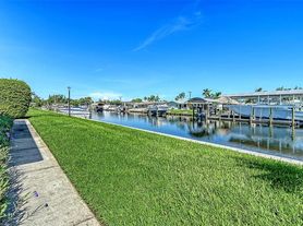 9819 Hernando Ct