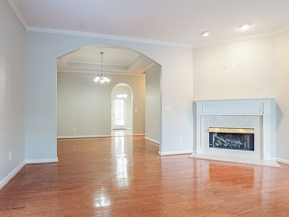 4th image of 173 Saint Charles Dr