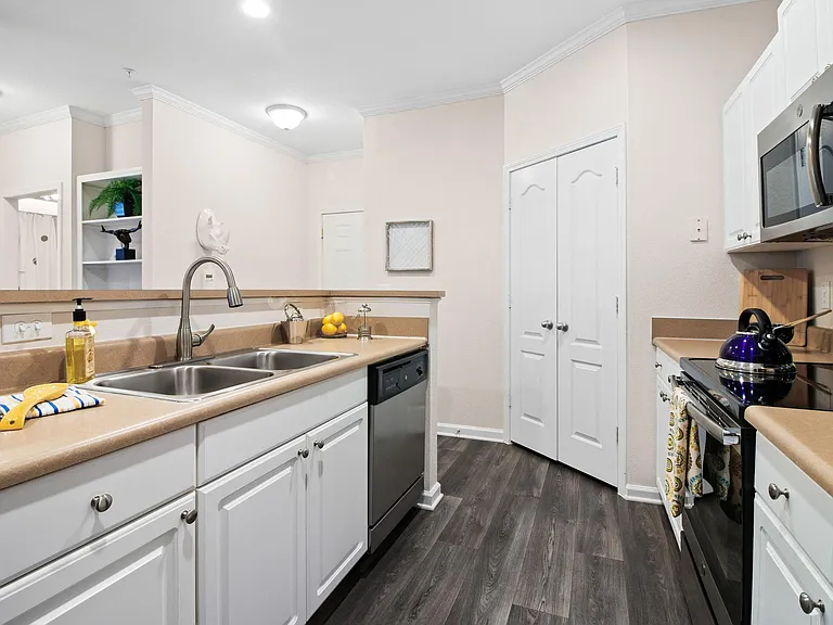 Alden Place at South Square — Photo 11