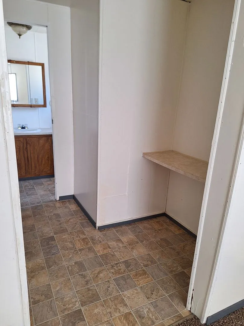 4 bed 2 bath — Photo 4