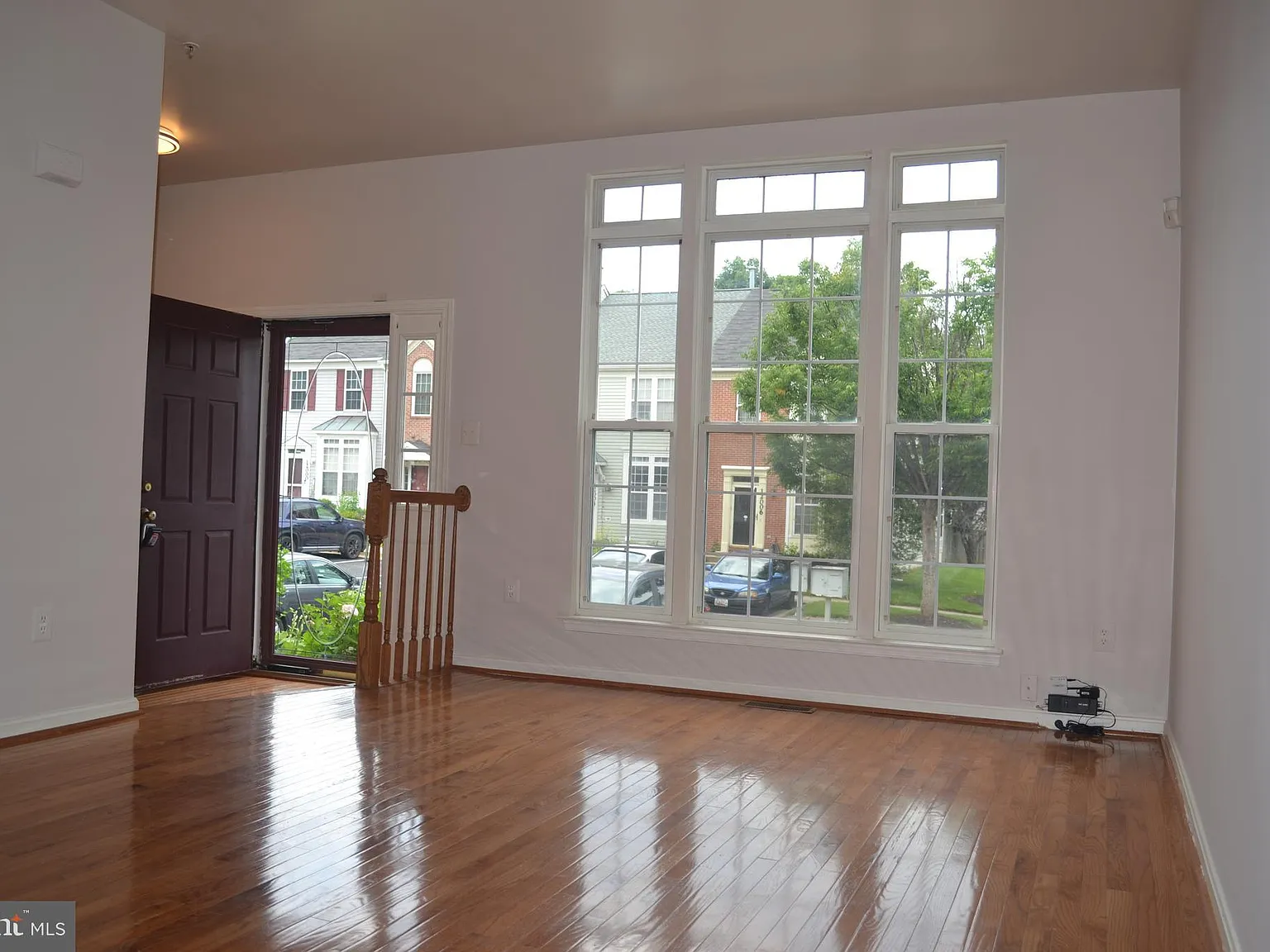 3 bed, 3.5 bath, 2106 sqft, $2,800 — Photo 3