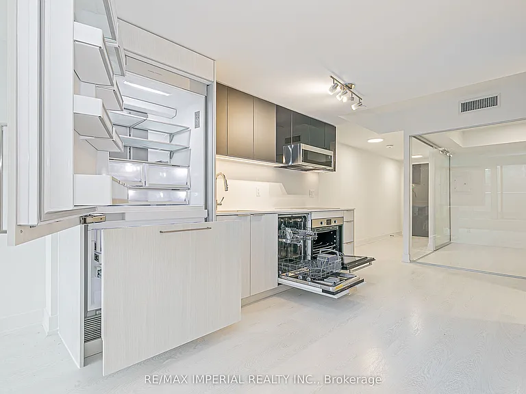 308 Jarvis St #305 — Photo 12