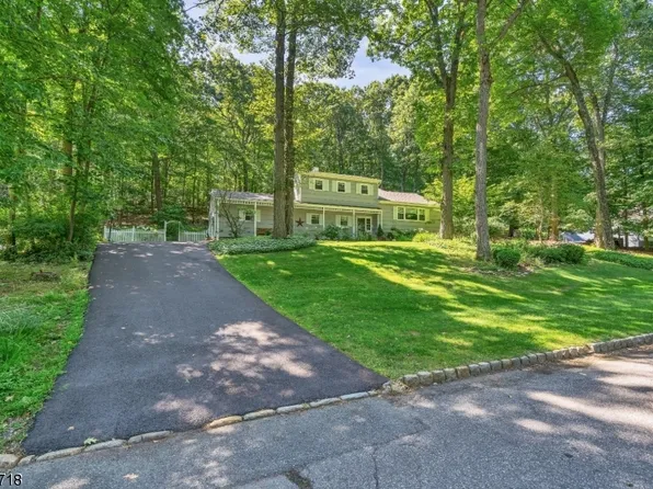 4 Crest Dr, Washington Twp., NJ 07853