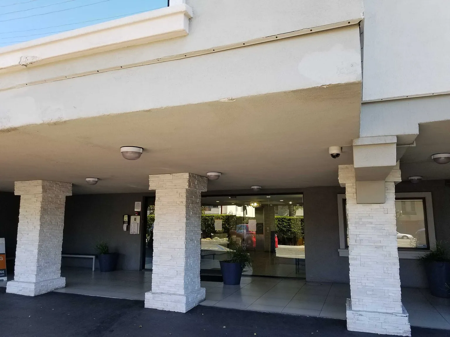 2 bed, $2,695 — Photo 2