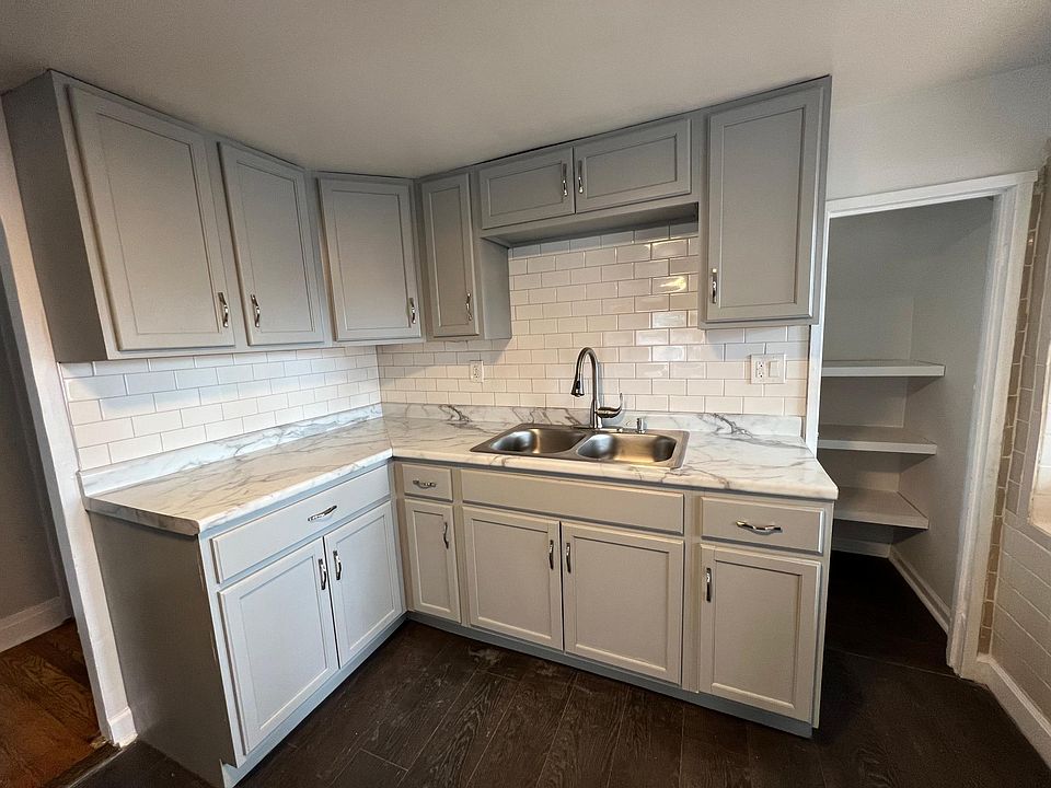1st image of 5905 W Peterson Ave #2
