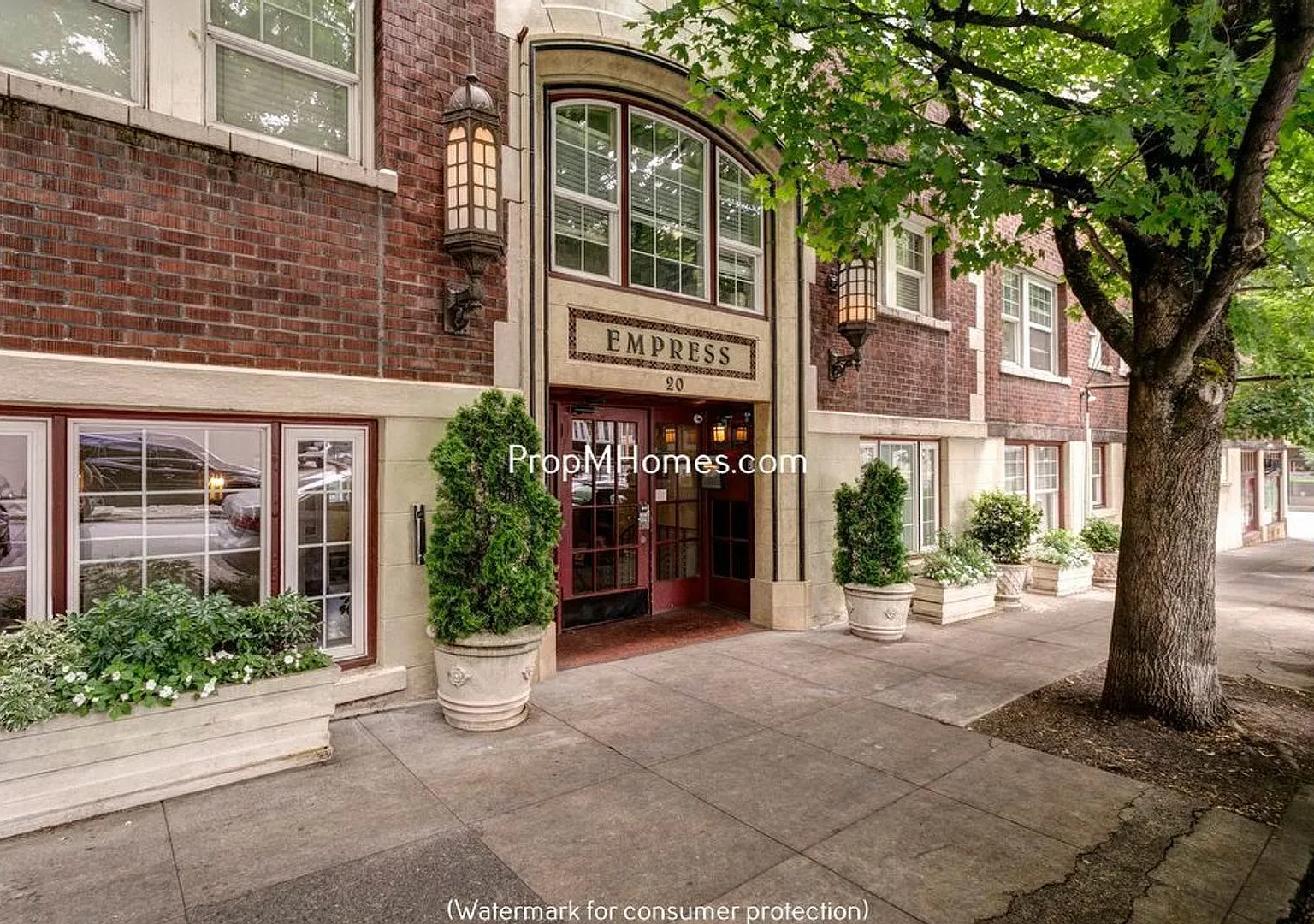 Timeless Condo at the Empress - Modern Updates! — Photo 2