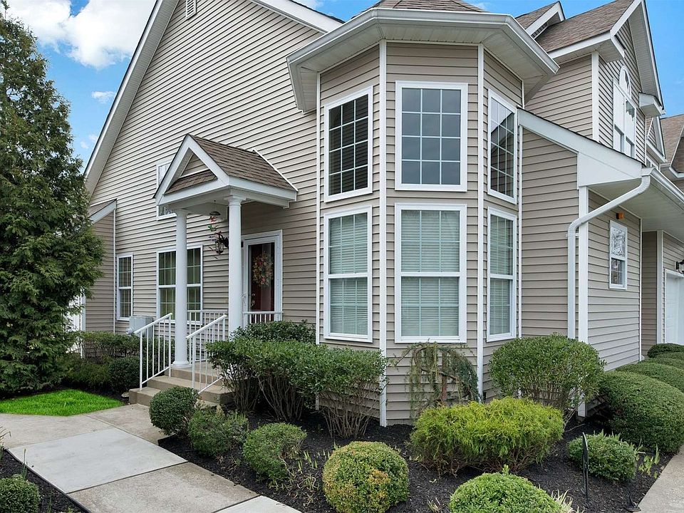 1st image of 33 Halley Ln #33