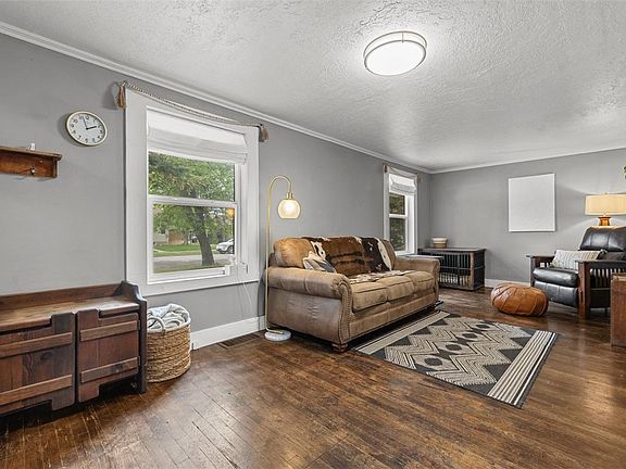 4th image of 723 Howard Ave